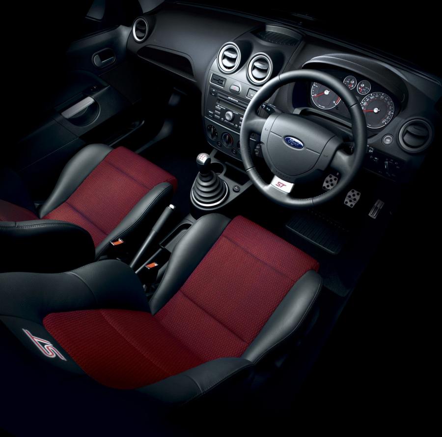 Ford Fiesta ST 2005 года  (фото 8 из 57)